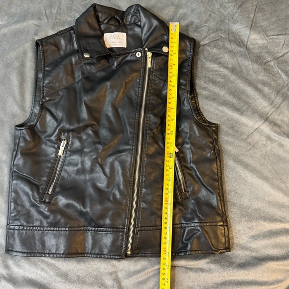 Zara Black Faux Leather Vest with Zipper Detail
#1180 - Picture 3 of 8